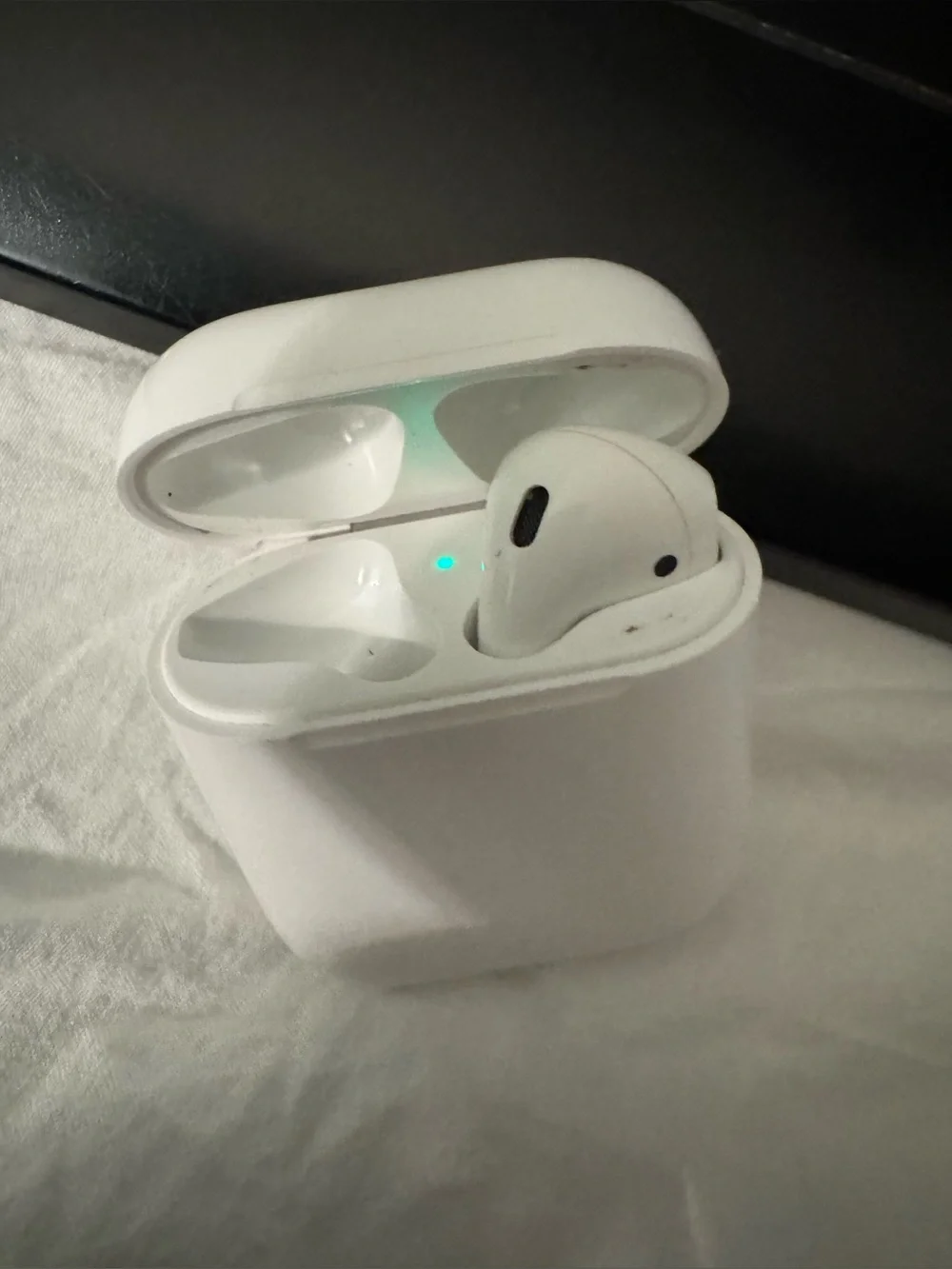 Apple AirPods 1st Gen RIGHT Earbud + 398 mAh EMC 2862 Charging Case